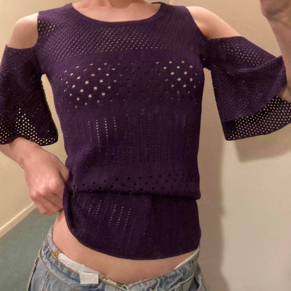 Candies NWT shoulder cut out top